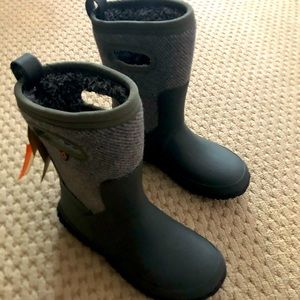 Bogs girls size 2 boots